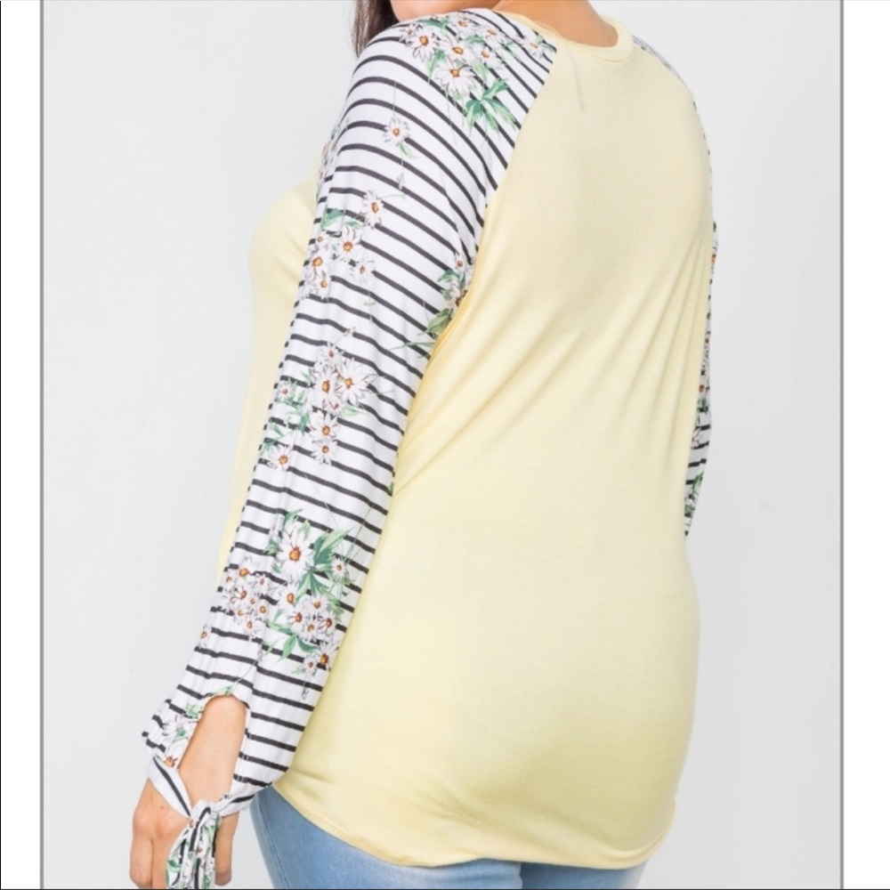 Woman’s Plus size yellow floral and striped top - Picture 4 of 4
